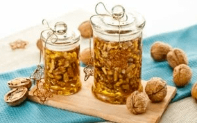 Мед и грецкие орехи